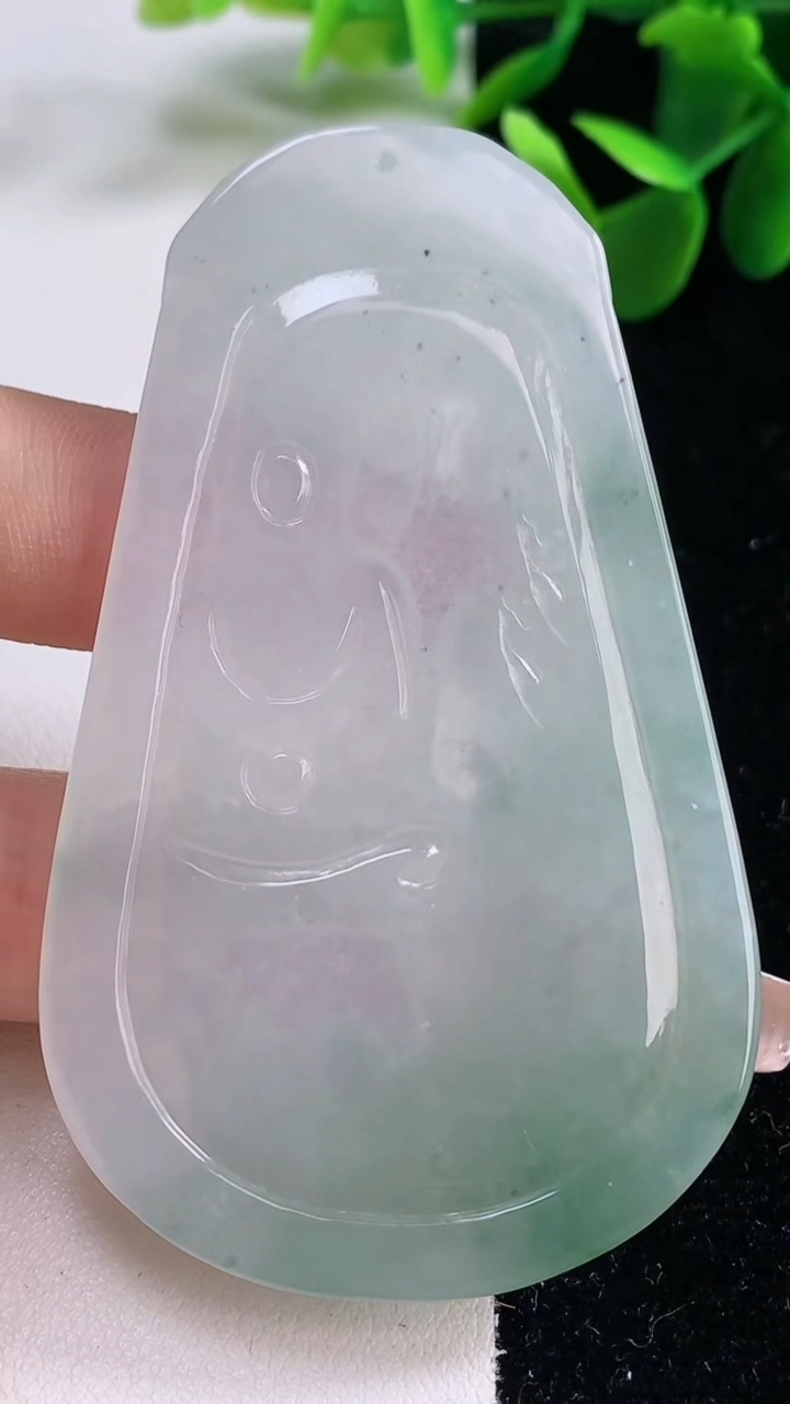 天然A货翡翠祥龙大日如来吊坠，尺寸73.8-44-4.7，重量:30.00g
12月25日