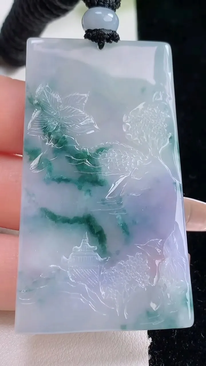 天然A货翡翠紫罗兰飘花山水牌吊坠，尺寸59-34-5，重量:30.56g
12月25日