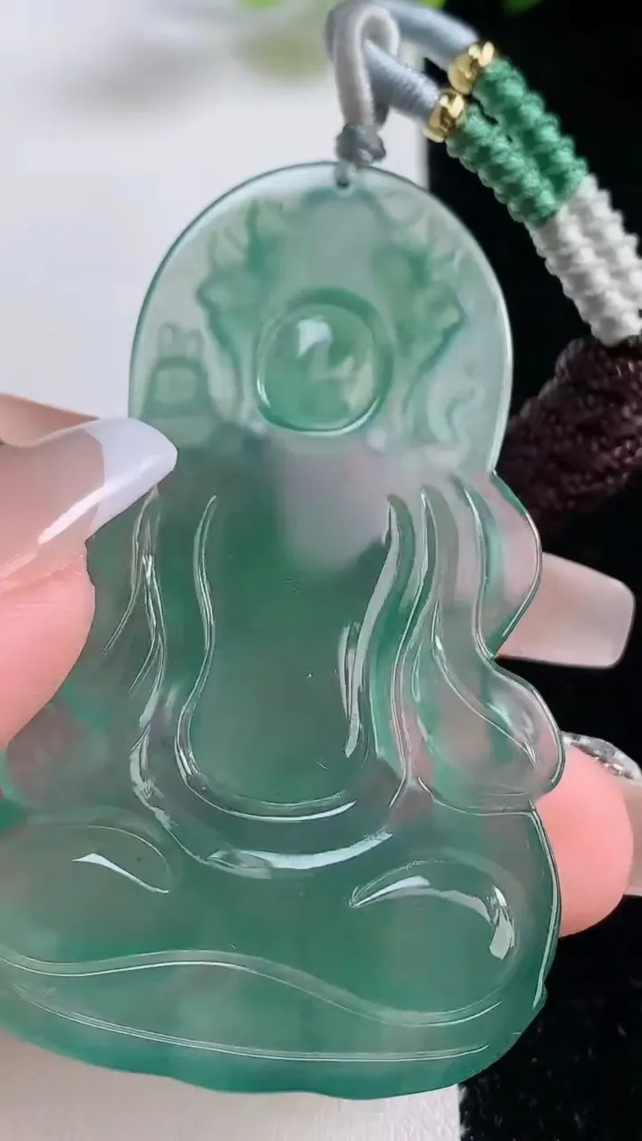 天然A货翡翠度母观音吊坠，尺寸59.5-35.8-3.7，重量:19.66g
12月25日