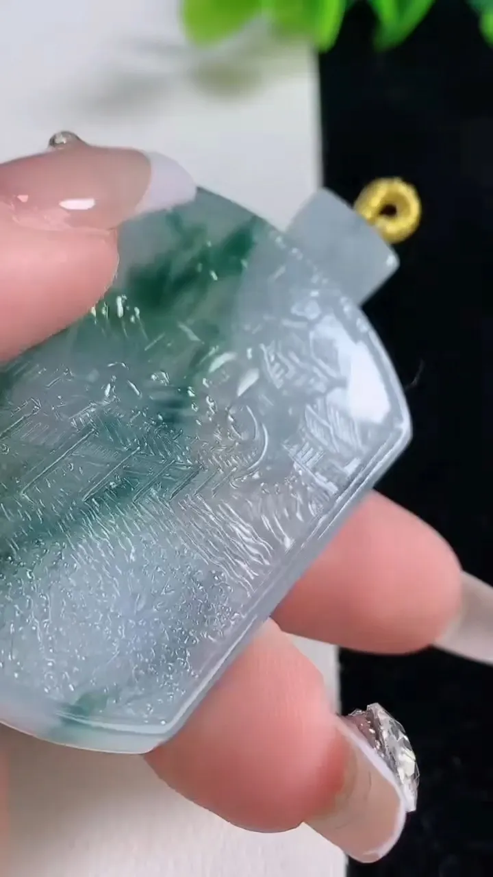 天然A货翡翠种飘花山水牌吊坠，尺寸51-35.8-5.5，重量:29.62g
12月25日