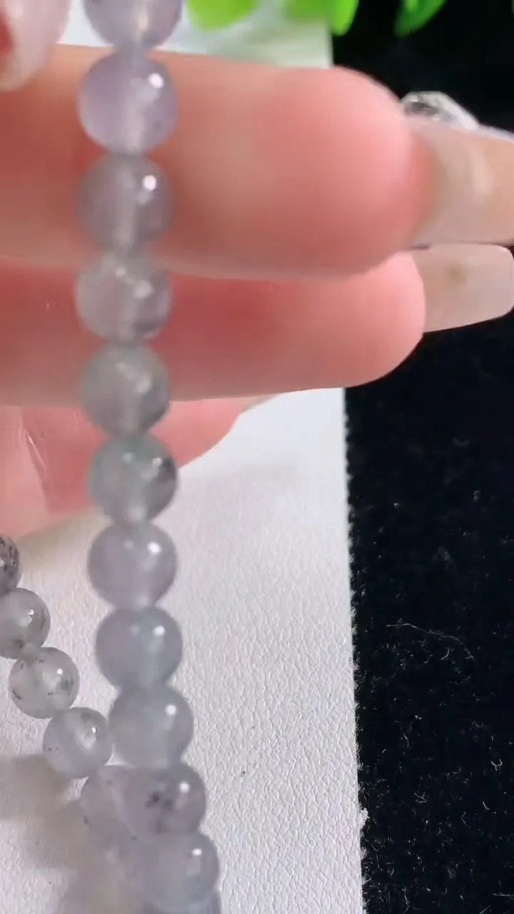 天然A货翡翠种乌鸡种圆珠手串，尺寸6.3-29颗，重量:13.31g12月25日
工厂直销收藏佳品,种好水足，色泽均匀，有种有色，上手高大气！