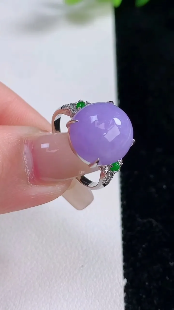 天然A货翡翠18K金紫罗兰蛋面戒指，尺寸17.6-13-12.2-8.3，重量:4.20g2025年