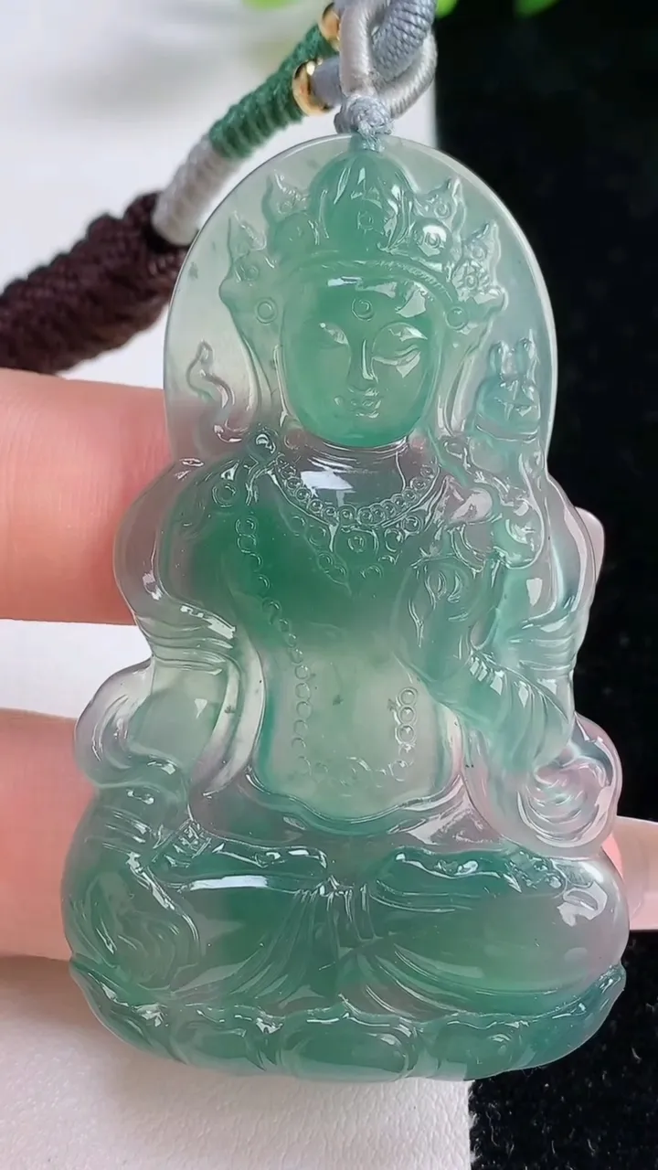 天然A货翡翠度母观音吊坠，尺寸59.5-35.8-3.7，重量:19.66g
12月25日
