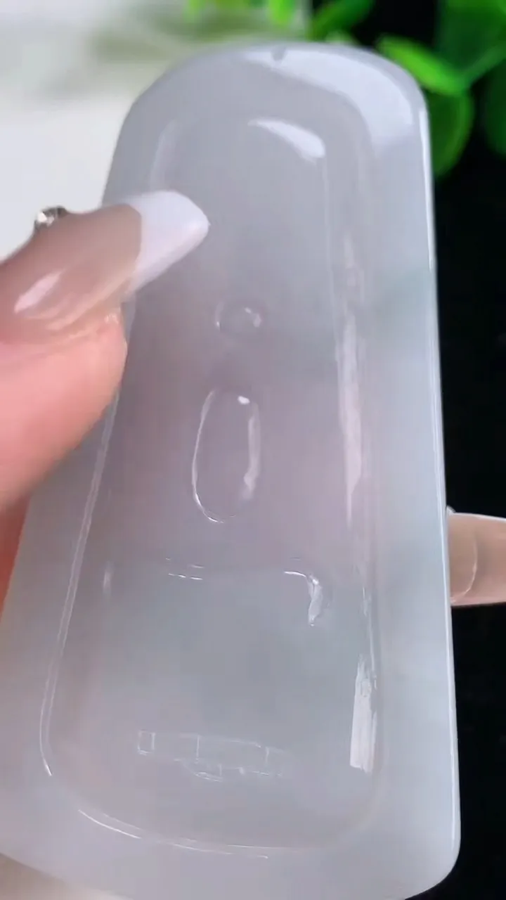 天然A货翡翠文殊菩萨吊坠，尺寸68.8-36.4-5.6，重量:30.75g
12月25日