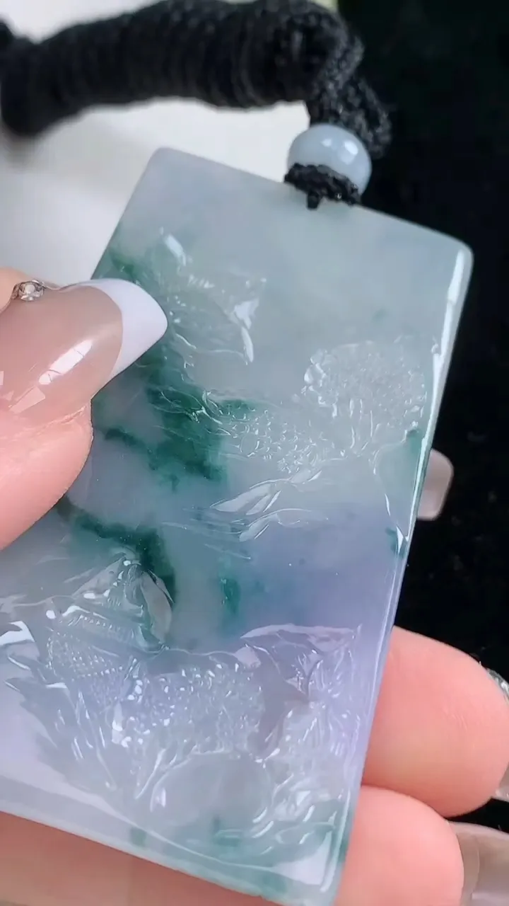 天然A货翡翠紫罗兰飘花山水牌吊坠，尺寸59-34-5，重量:30.56g
12月25日