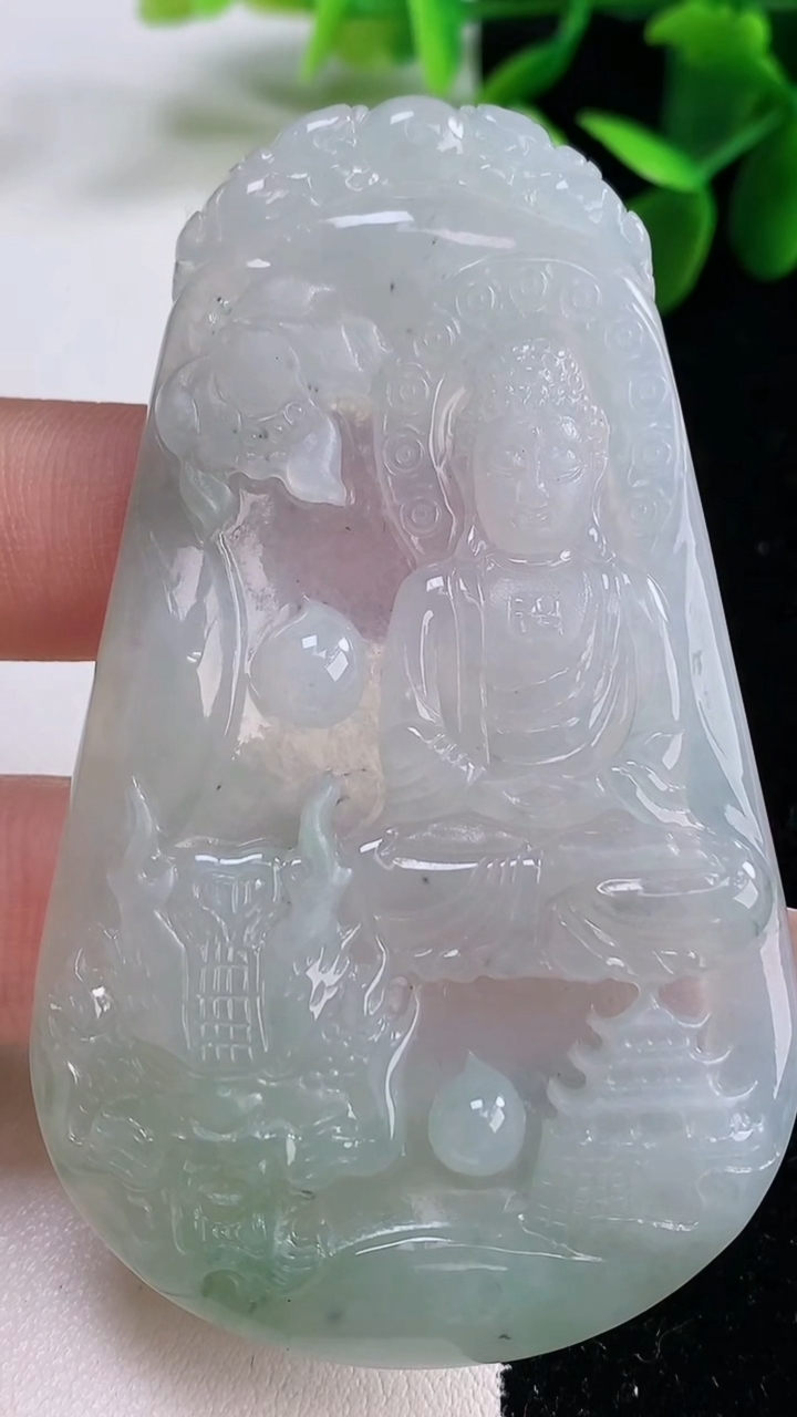 天然A货翡翠祥龙大日如来吊坠，尺寸73.8-44-4.7，重量:30.00g
12月25日