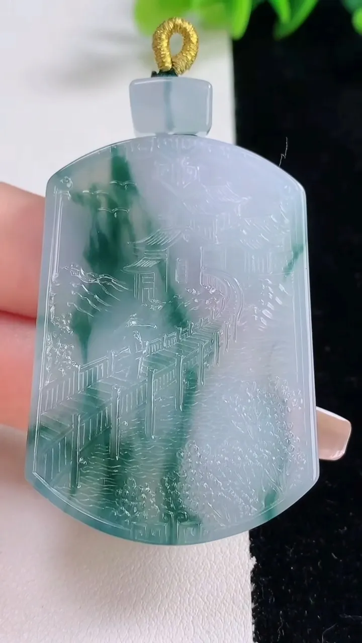 天然A货翡翠种飘花山水牌吊坠，尺寸51-35.8-5.5，重量:29.62g
12月25日