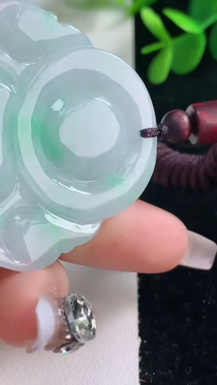 天然A货翡翠佛公吊坠，尺寸44.2-46-12，重量:42.87g
12月26日