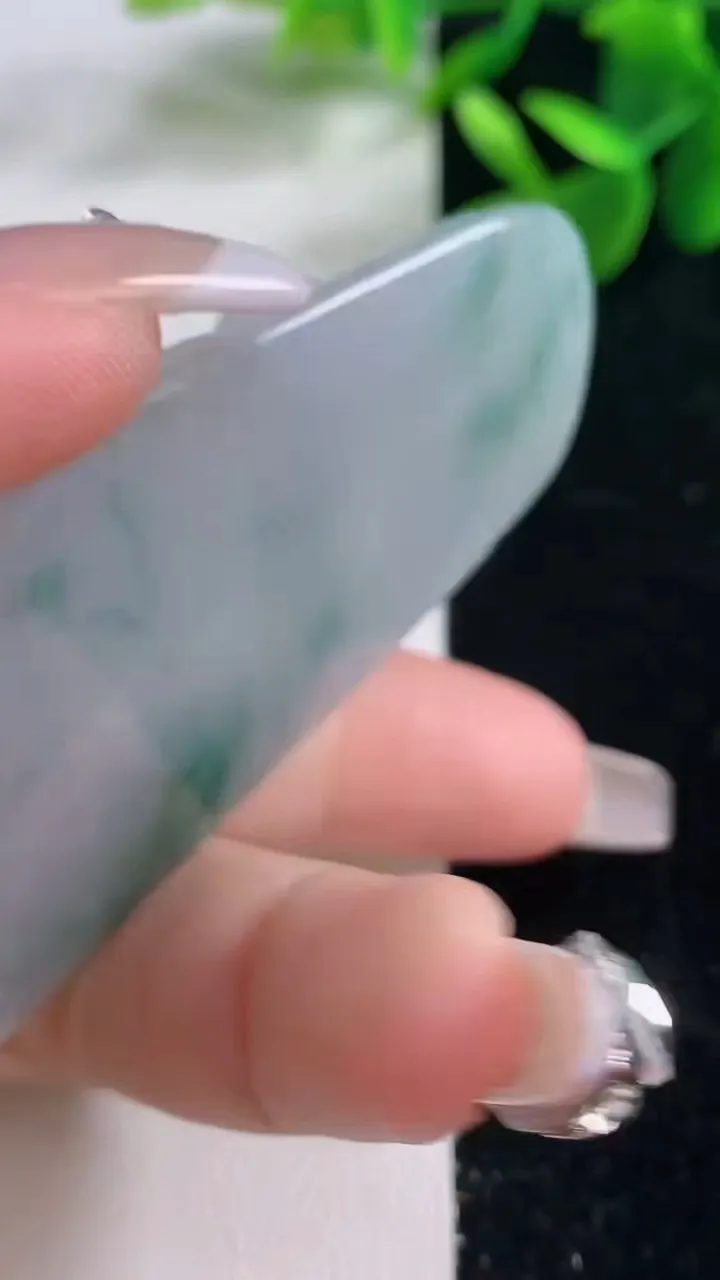 天然A货翡翠飘花普贤菩萨吊坠，尺寸69.7-41.7-5.5，重量:31.76g
12月25日