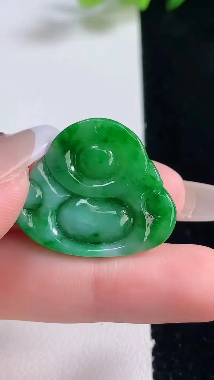 天然A货翡翠佛公吊坠，尺寸24-27.6-4，重量:5.22g
12月25日