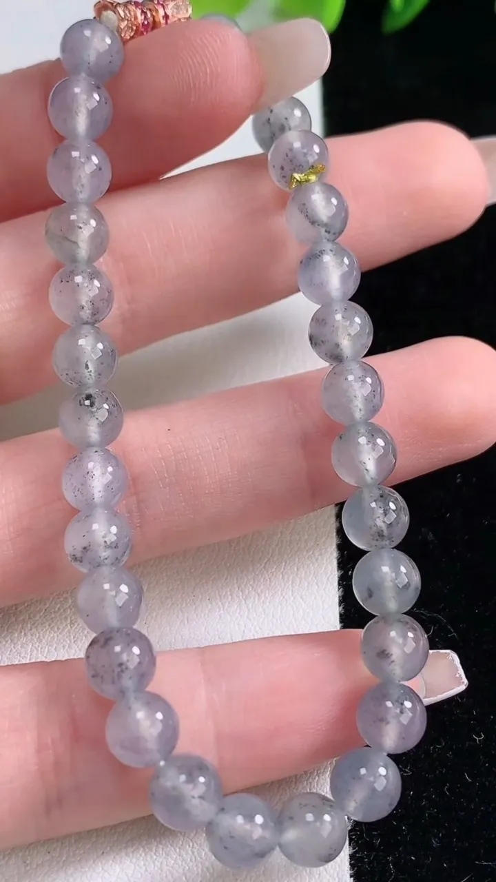 天然A货翡翠种乌鸡种圆珠手串，尺寸6.3-29颗，重量:13.31g12月25日
工厂直销收藏佳品,