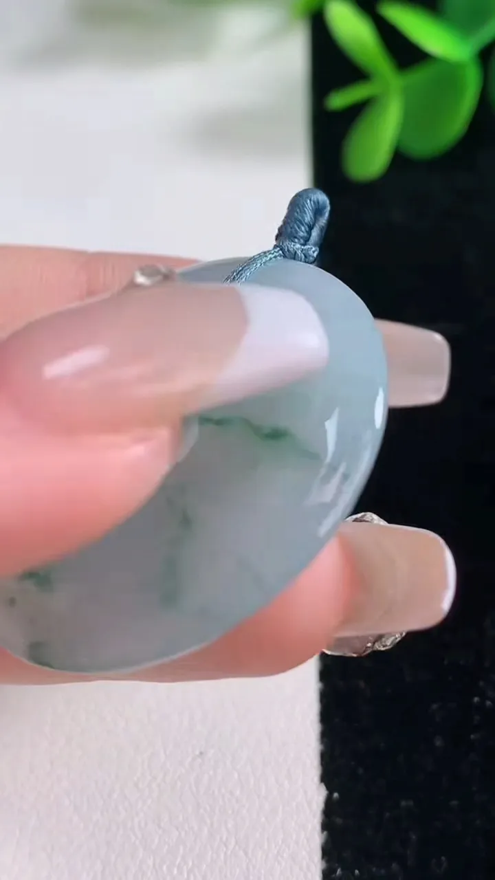 天然A货翡翠飘花平安扣吊坠，尺寸34.6-5.8，重量:15.15g
12月25日