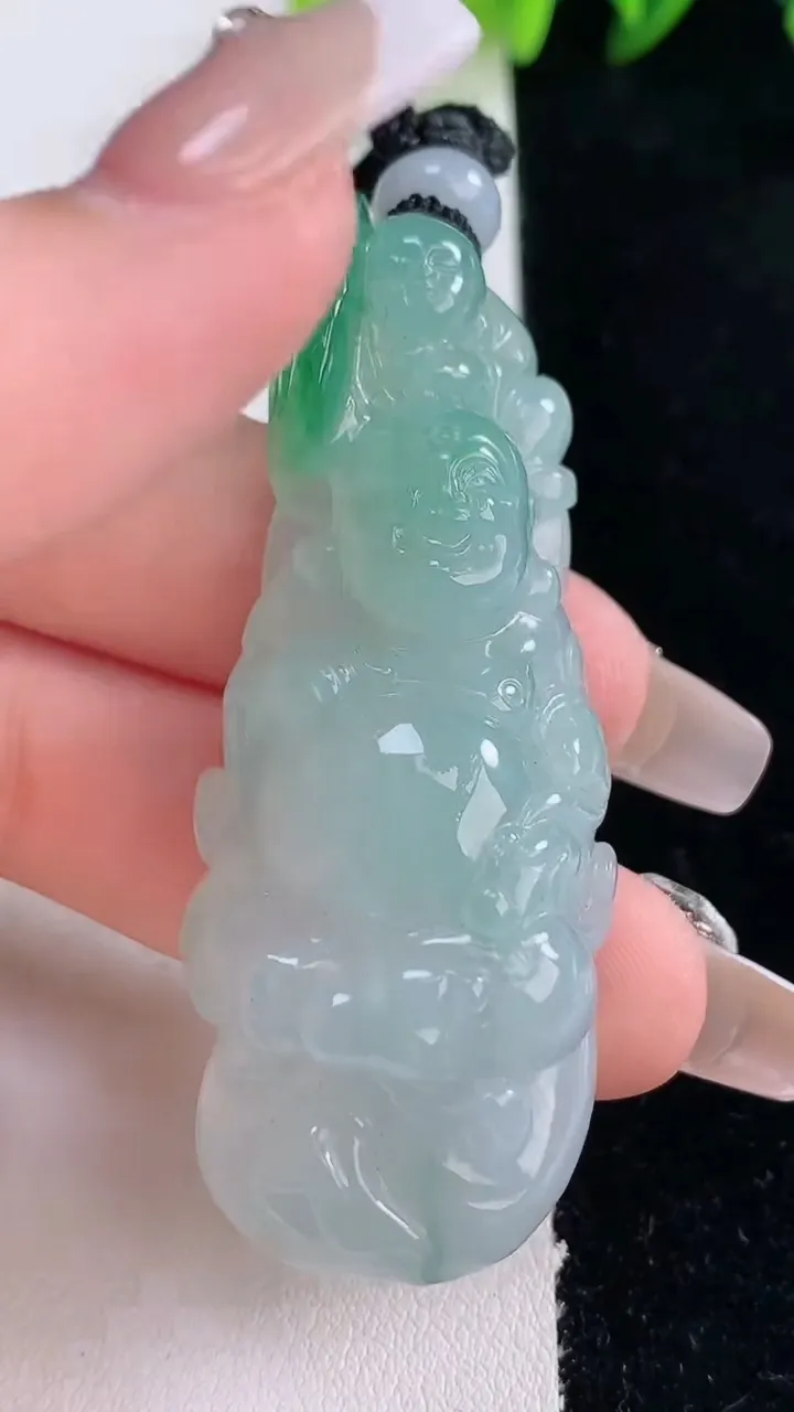 天然A货翡翠逍遥佛吊坠，尺寸59.2-22.8-11.7，重量:32.23g
12月25日