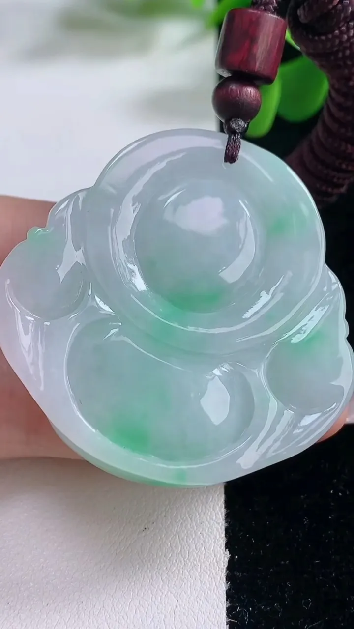 天然A货翡翠佛公吊坠，尺寸44.2-46-12，重量:42.87g
12月26日