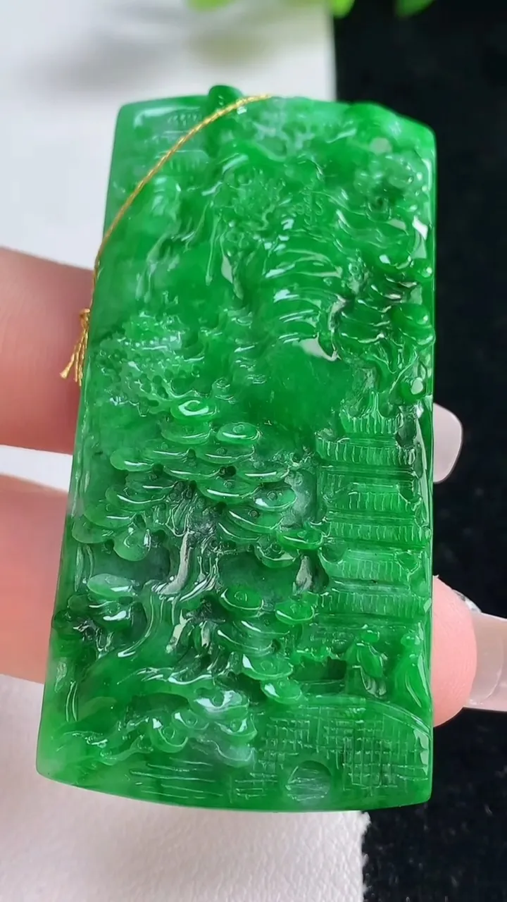 天然A货翡翠山水牌吊坠，尺寸56.8-28.6-5，重量:19.85g
12月25日