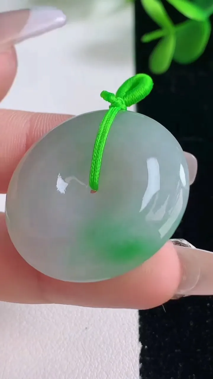 天然A货翡翠平安扣吊坠，尺寸31-6.5，重量:13.50g
12月25日