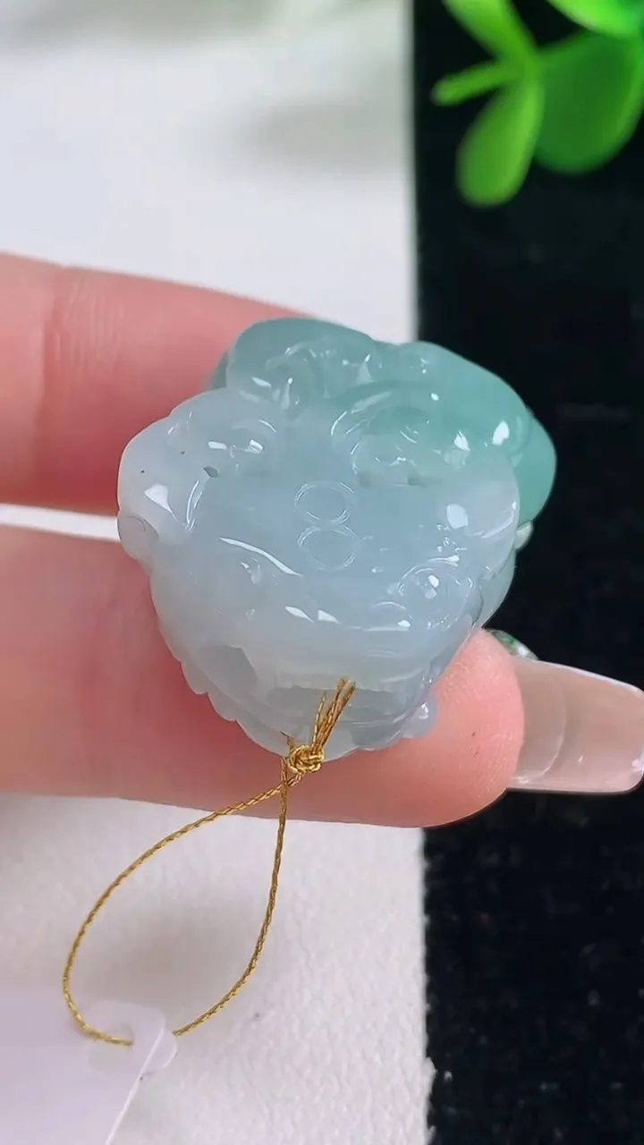 天然A货翡翠貔貅吊坠，尺寸27-21-12.5，重量:16.17g
12月25日