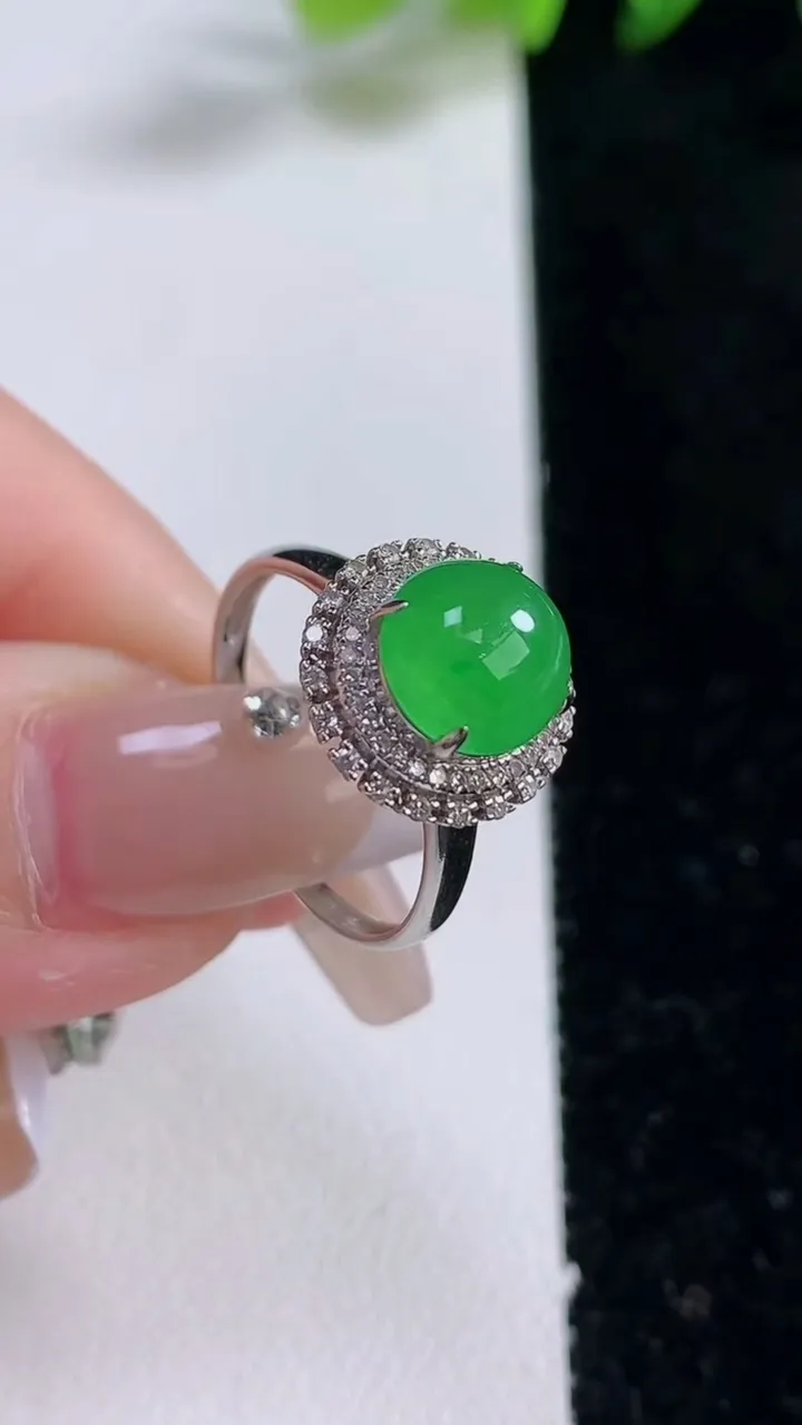 天然A货翡翠蛋面戒指，尺寸17.6-8.3-9，重量:2.94g2025年12月25日
工厂直销收藏