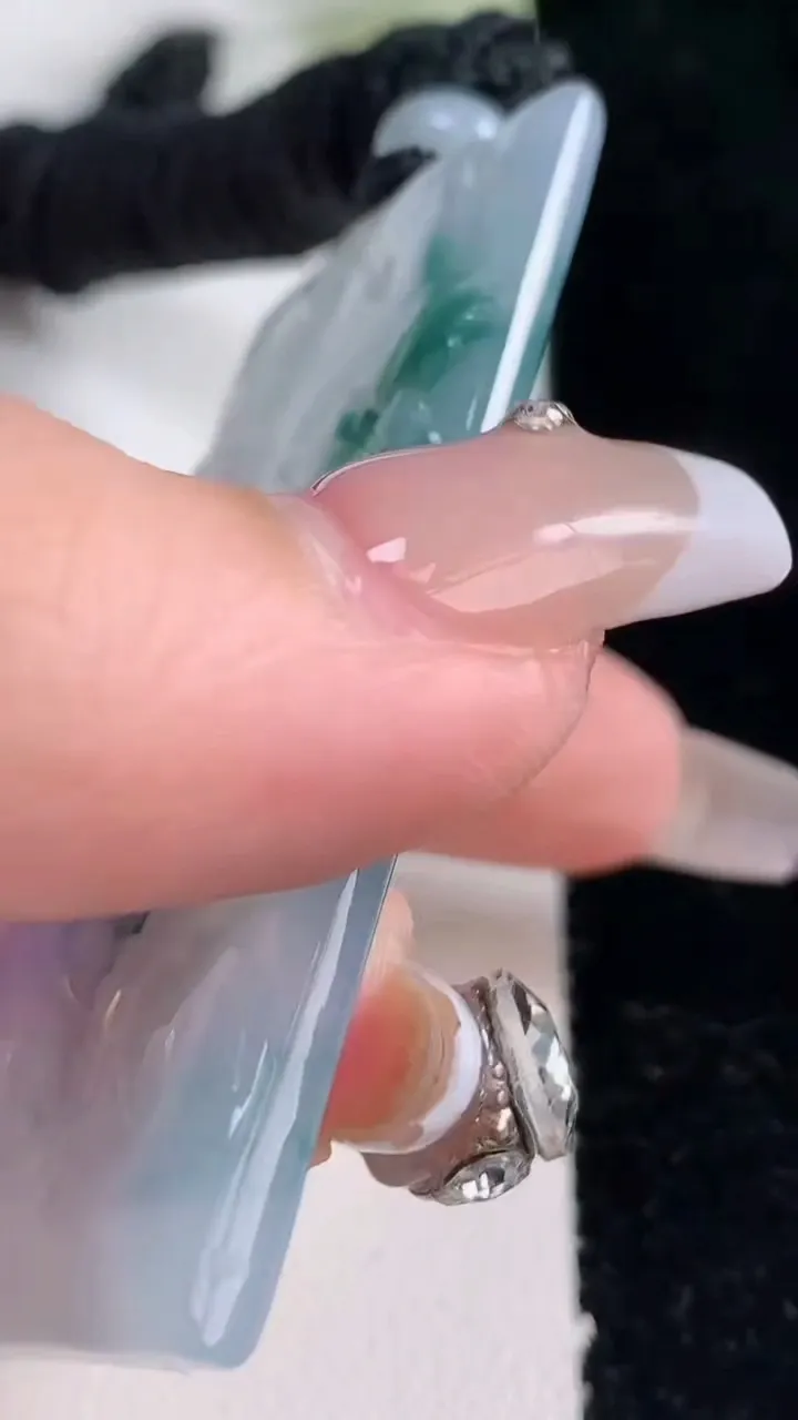 天然A货翡翠紫罗兰飘花山水牌吊坠，尺寸59-34-5，重量:30.56g
12月25日