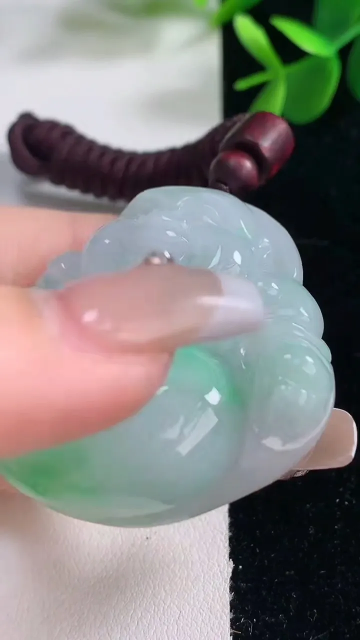 天然A货翡翠佛公吊坠，尺寸44.2-46-12，重量:42.87g
12月26日