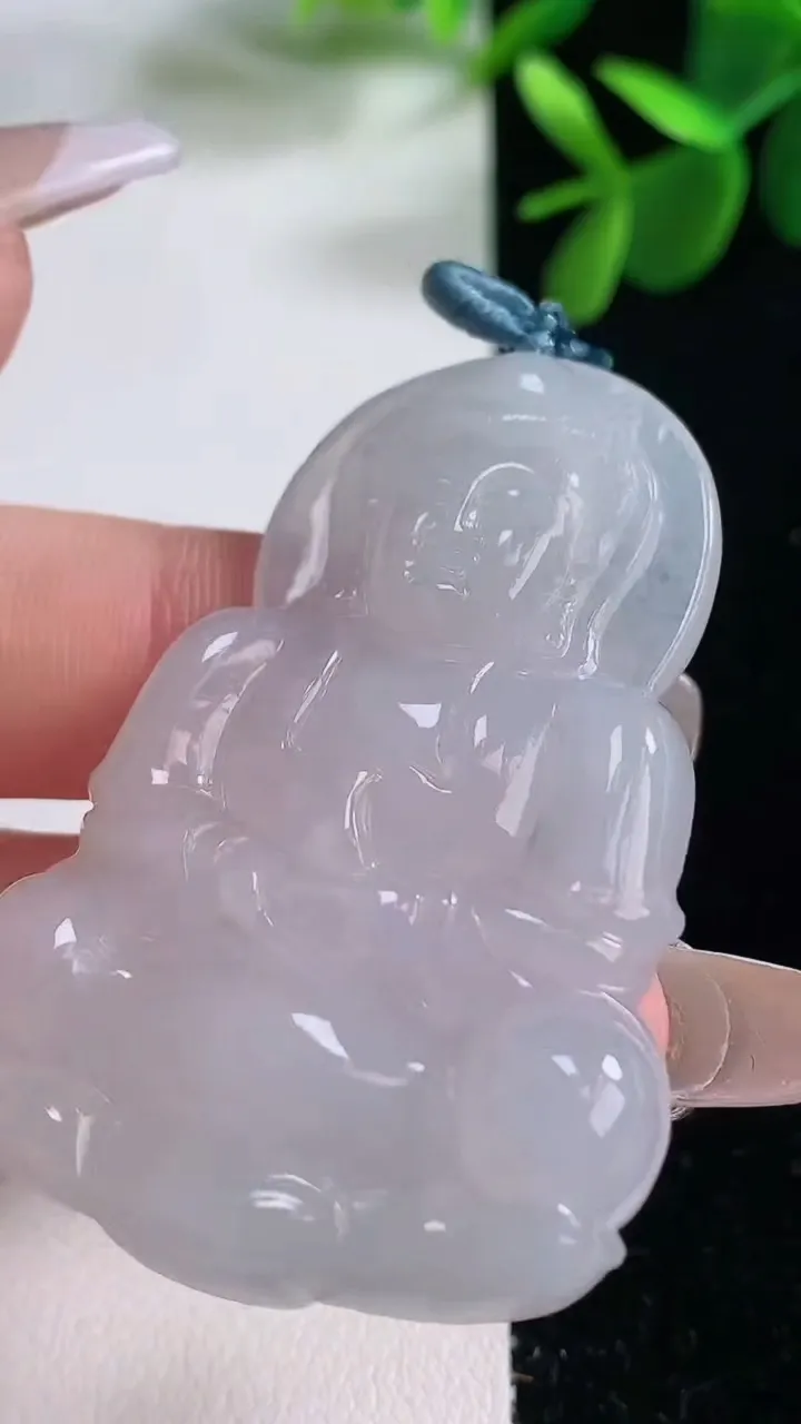 天然A货翡翠观音菩萨吊坠，尺寸50.5-35.6-6，重量:18.02g
12月25日