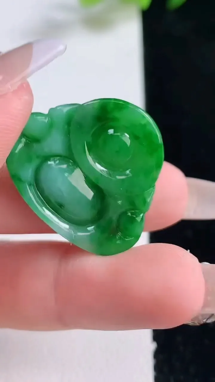 天然A货翡翠佛公吊坠，尺寸24-27.6-4，重量:5.22g
12月25日