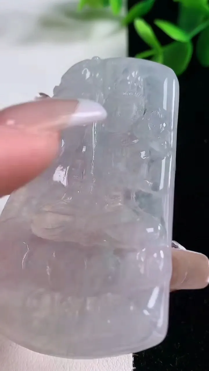 天然A货翡翠虚空藏菩萨吊坠，尺寸63.5-41-3.9，重量:24.19g
12月25日