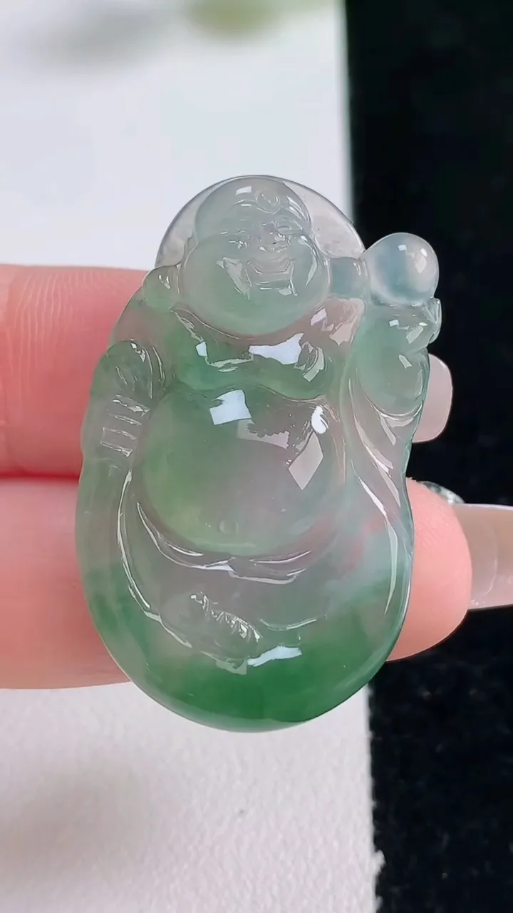 天然A货翡翠布袋佛吊坠，尺寸36.8-22.3-4.7，重量:8.22g
12月25日