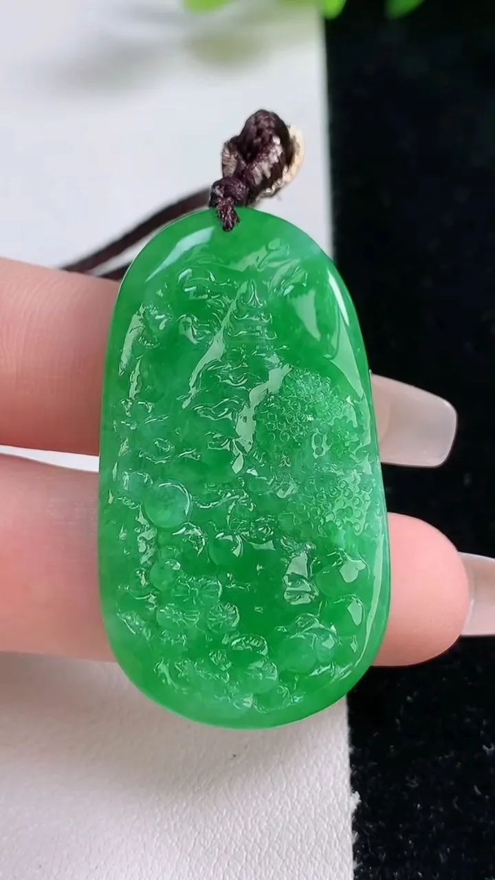 天然A货翡翠山水牌吊坠，尺寸42.7-24.4-5.2，重量:14.28g
12月25日
