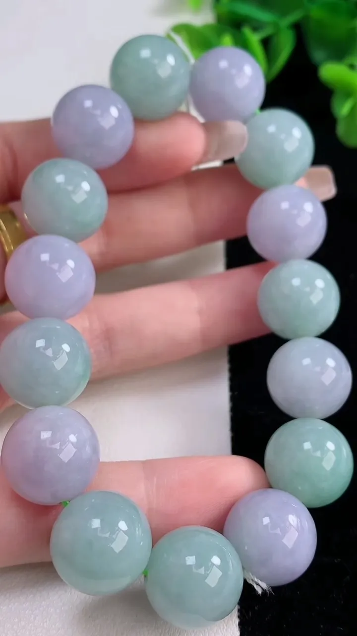 天然A货翡翠双彩紫罗兰圆珠手串，尺寸14.2-15颗，重量:76.40g12月25日
工厂直销收藏佳品,种好水足，色泽均匀，有种有色，上手高大气！