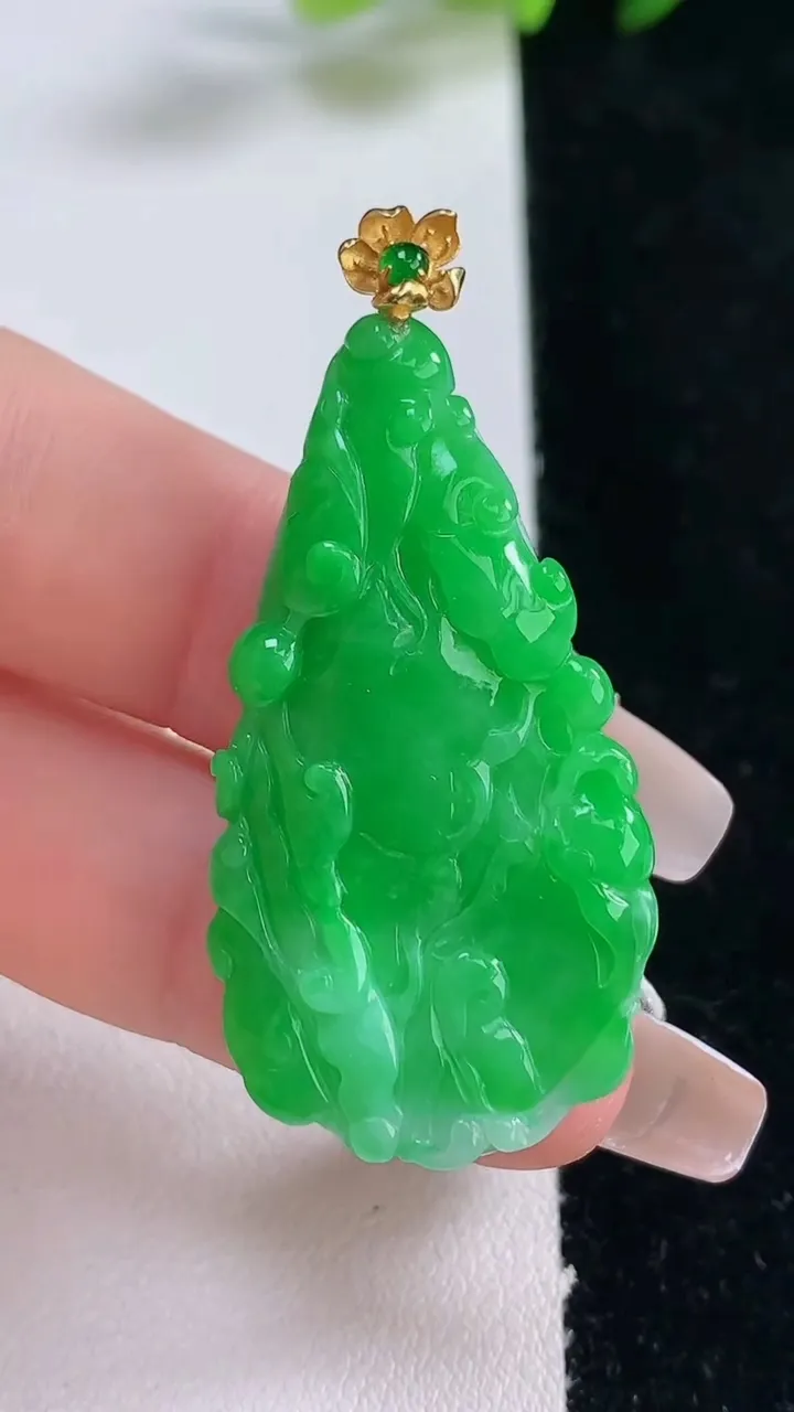 天然A货翡翠白菜吊坠，尺寸40.4-20.6-7，重量:11.05g
12月25日