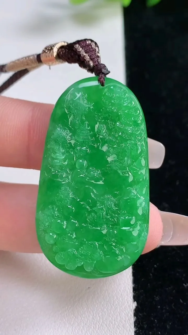 天然A货翡翠山水牌吊坠，尺寸42.7-24.4-5.2，重量:14.28g
12月25日