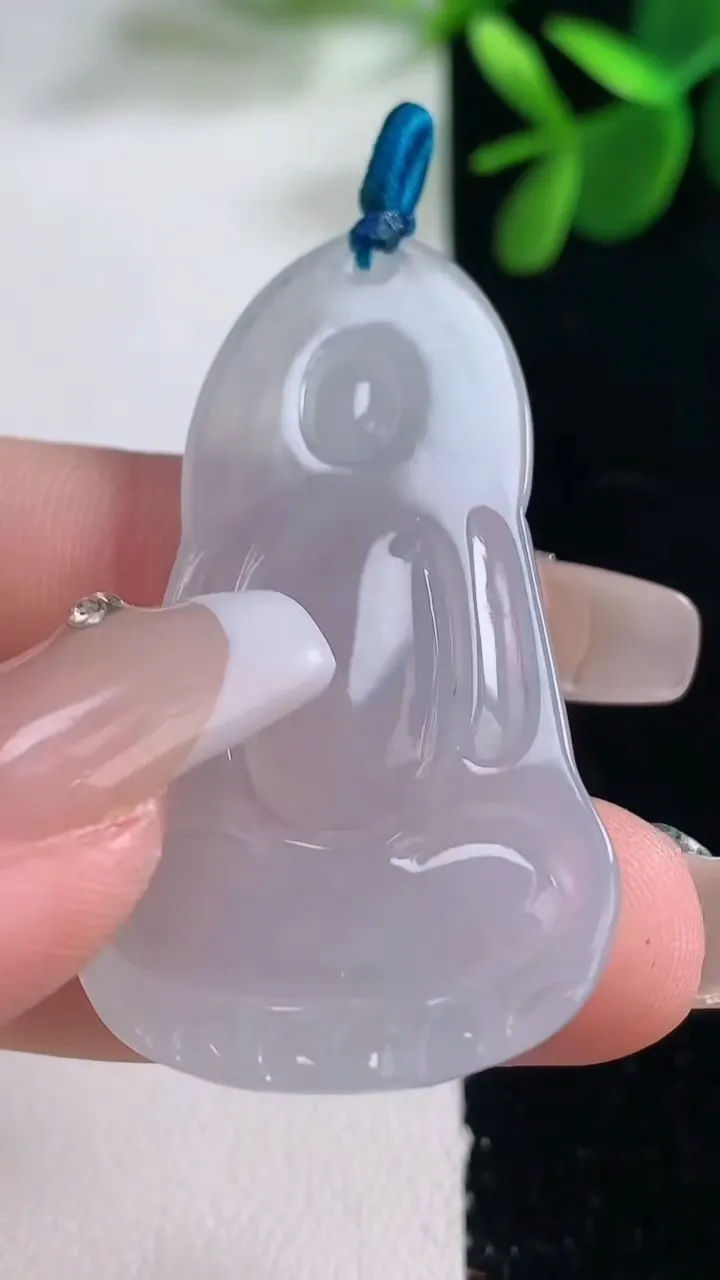 天然A货翡翠观音菩萨吊坠，尺寸47-26.2-4.8，重量:9.69g
12月25日