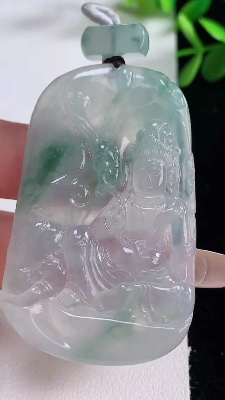 天然A货翡翠种飘花普贤菩萨吊坠，尺寸56.5-35.6-5.5，重:22.79g
12月25日