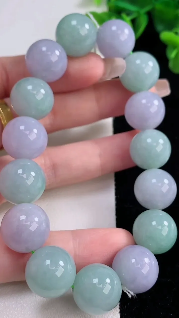 天然A货翡翠双彩紫罗兰圆珠手串，尺寸14.2-15颗，重量:76.40g12月25日
工厂直销收藏佳