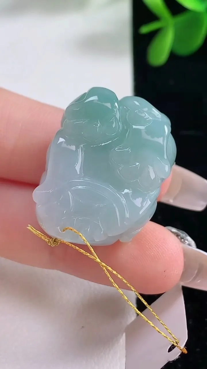 天然A货翡翠貔貅吊坠，尺寸27-21-12.5，重量:16.17g
12月25日