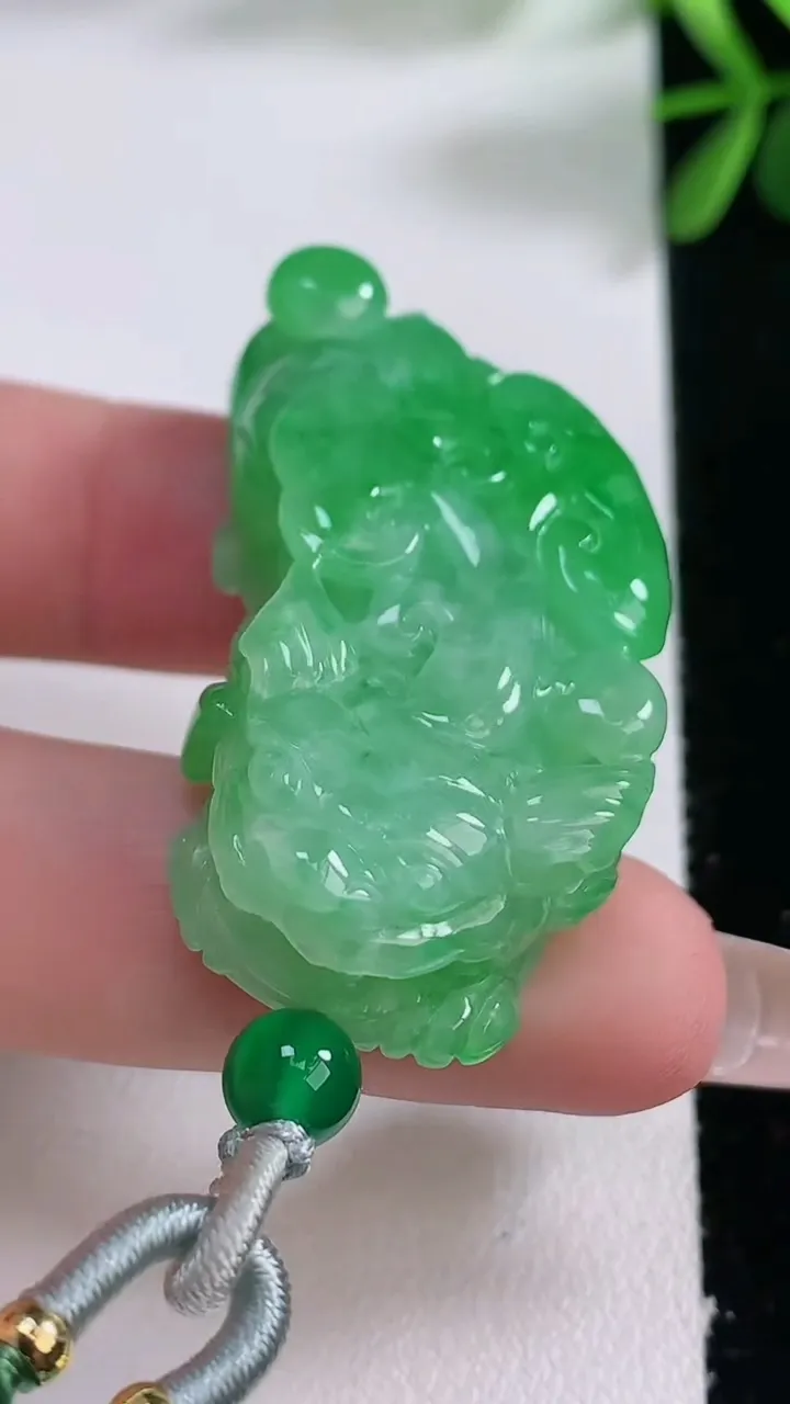 天然A货翡翠貔貅吊坠，尺寸42-22-13，重:28.69g
12月25日