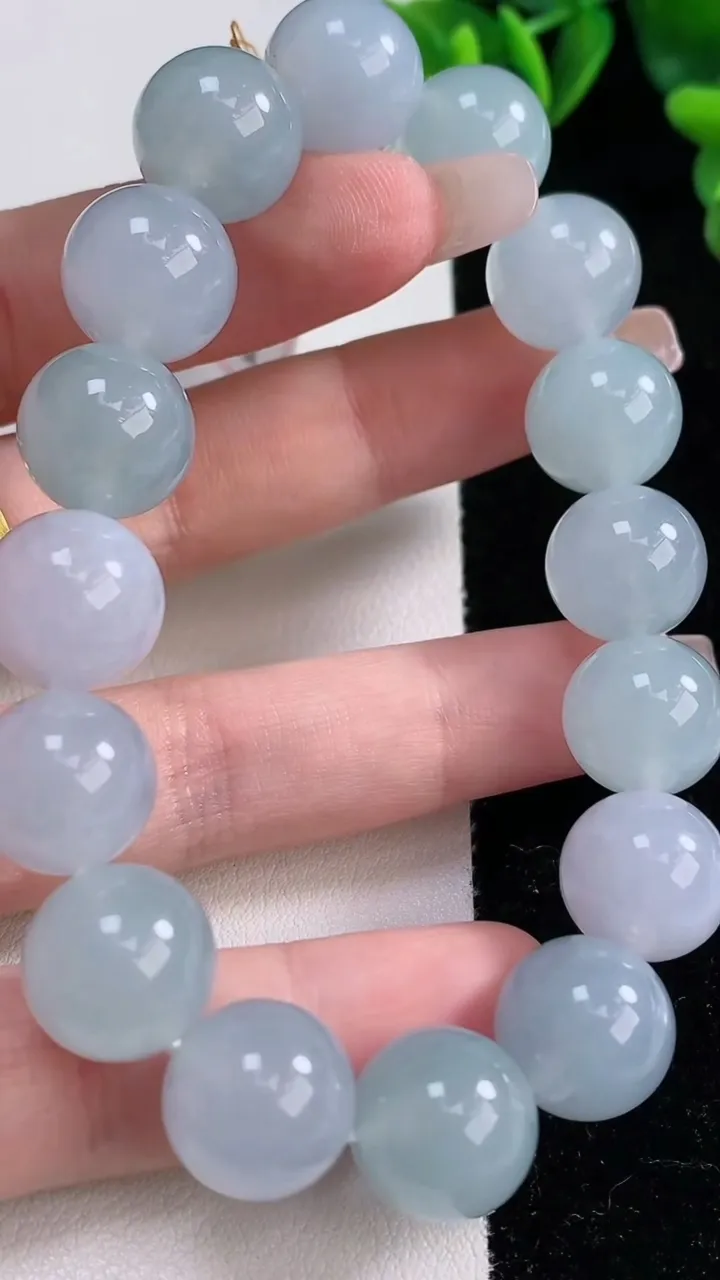 天然A货翡翠紫罗兰圆珠手串，尺寸12.8-16颗，重量:58.90g12月25日
工厂直销收藏佳品,种好水足，色泽均匀，有种有色，上手高大气！