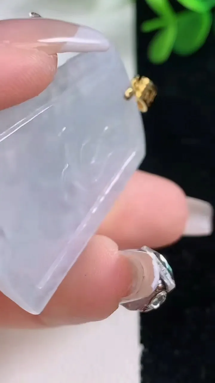 天然A货翡翠18K金紫罗兰龙牌吊坠，尺寸41-29.5-5.7，重量:12.66g
12月26日