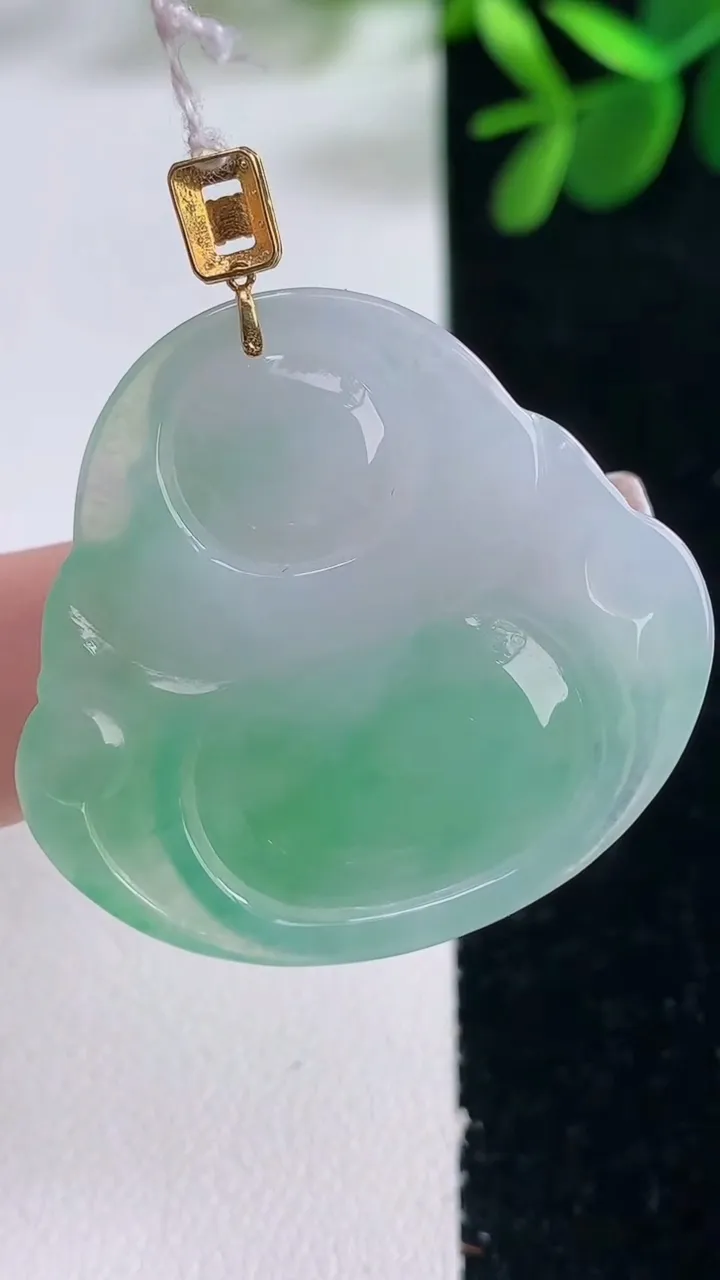 天然A货翡翠佛公吊坠，尺寸32.6-34.8-6.2，重量:11.08g
12月26日