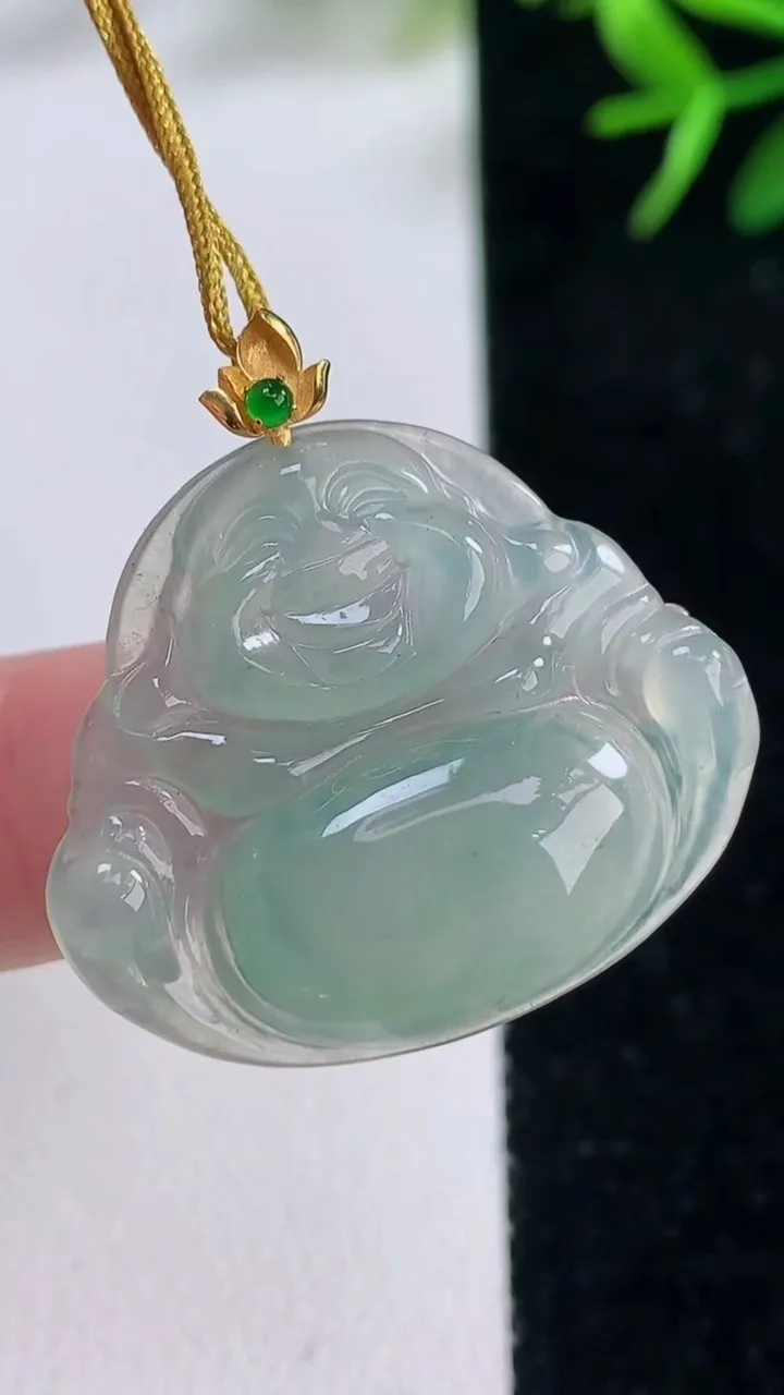 天然A货翡翠佛公吊坠，尺寸25.5-29.2-4.，重量:4.70g
12月26日