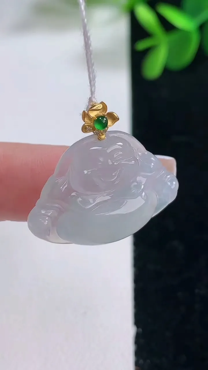 天然A货翡翠种白冰佛公吊坠，尺寸19-25-5，重量:3.81g
12月26日