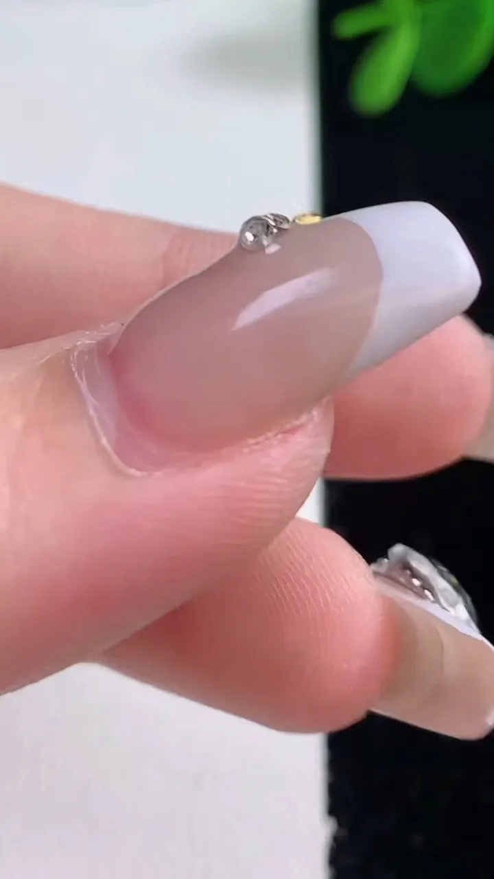 天然A货翡翠18K金紫罗兰圆珠吊坠，尺寸13，重量:4.67g
12月26日