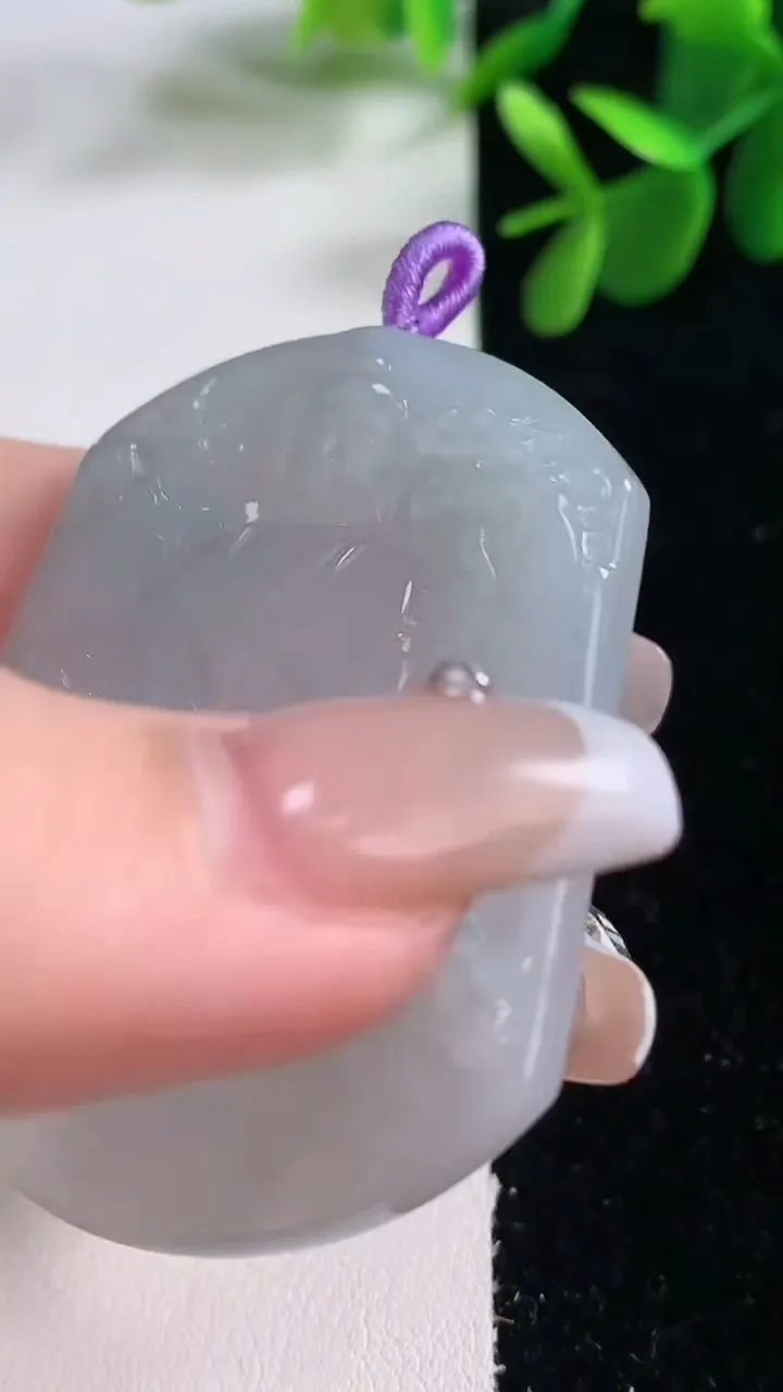 天然A货翡翠山水大日如来吊坠，尺寸50.4-43.3-4.7，重量:24.26g
12月26日