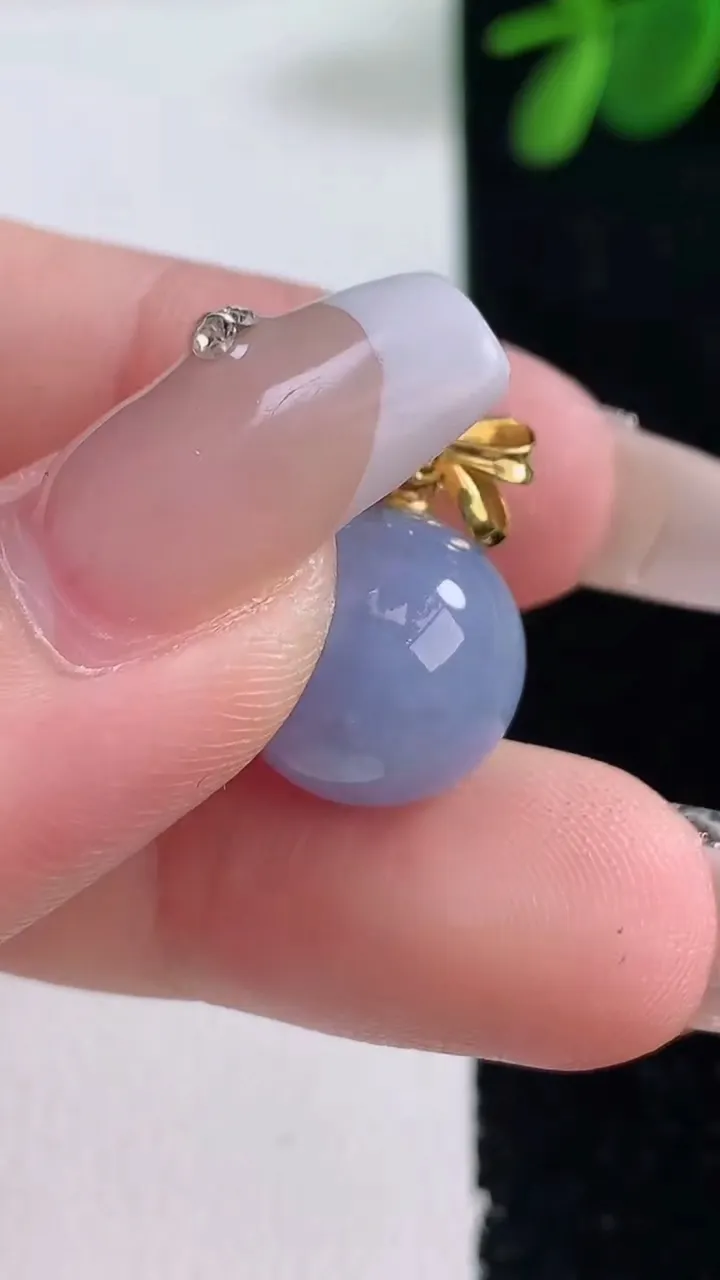 天然A货翡翠18K金紫罗兰圆珠吊坠，尺寸13，重量:4.67g
12月26日