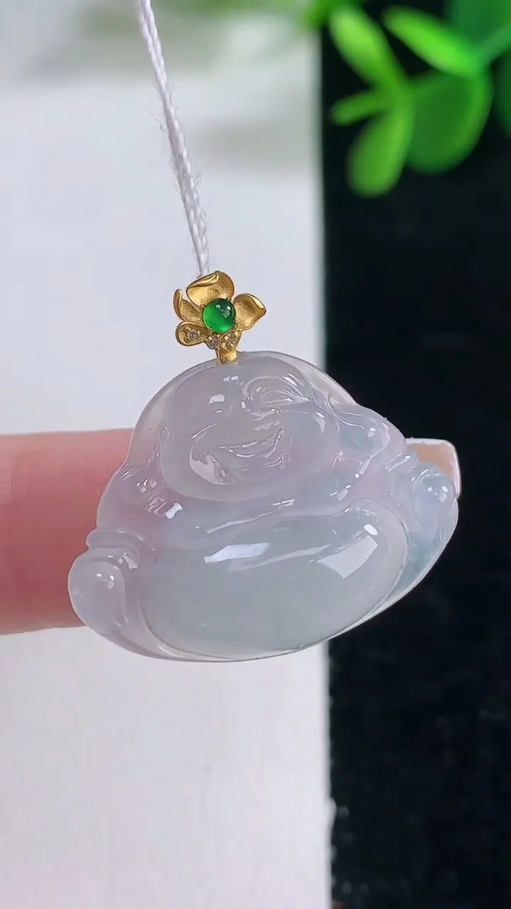 天然A货翡翠种白冰佛公吊坠，尺寸19-25-5，重量:3.81g
12月26日