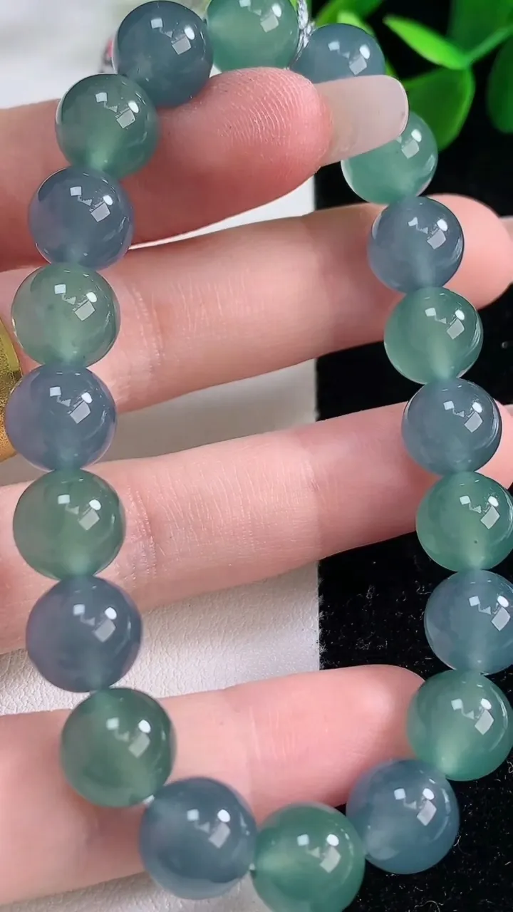 天然A货翡翠圆珠手串，尺寸9.8-20颗，重量:33.12g12月26日
工厂直销收藏佳品,种好水足