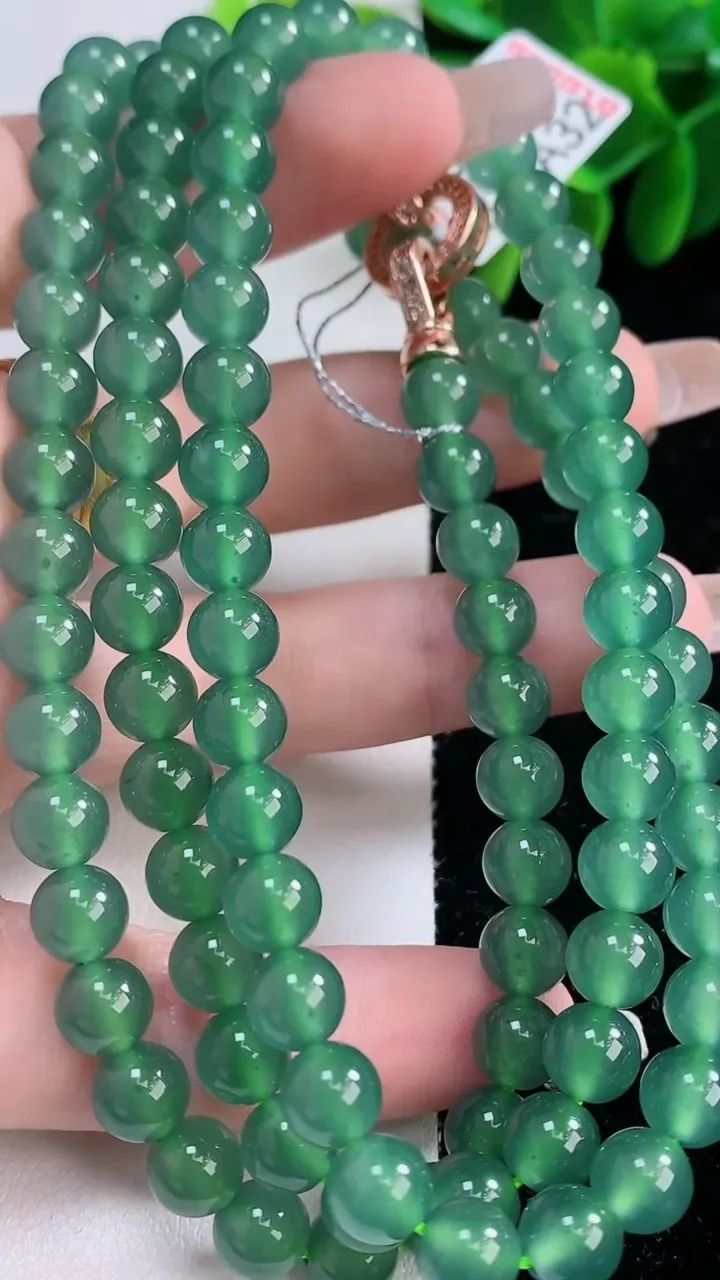 天然A货翡翠圆珠项链，尺寸7-100颗，重量:58.36g
12月26日