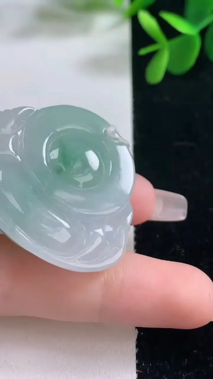 天然A货翡翠佛公吊坠，尺寸34.5-40-10.4，重量:22.03g
12月26日