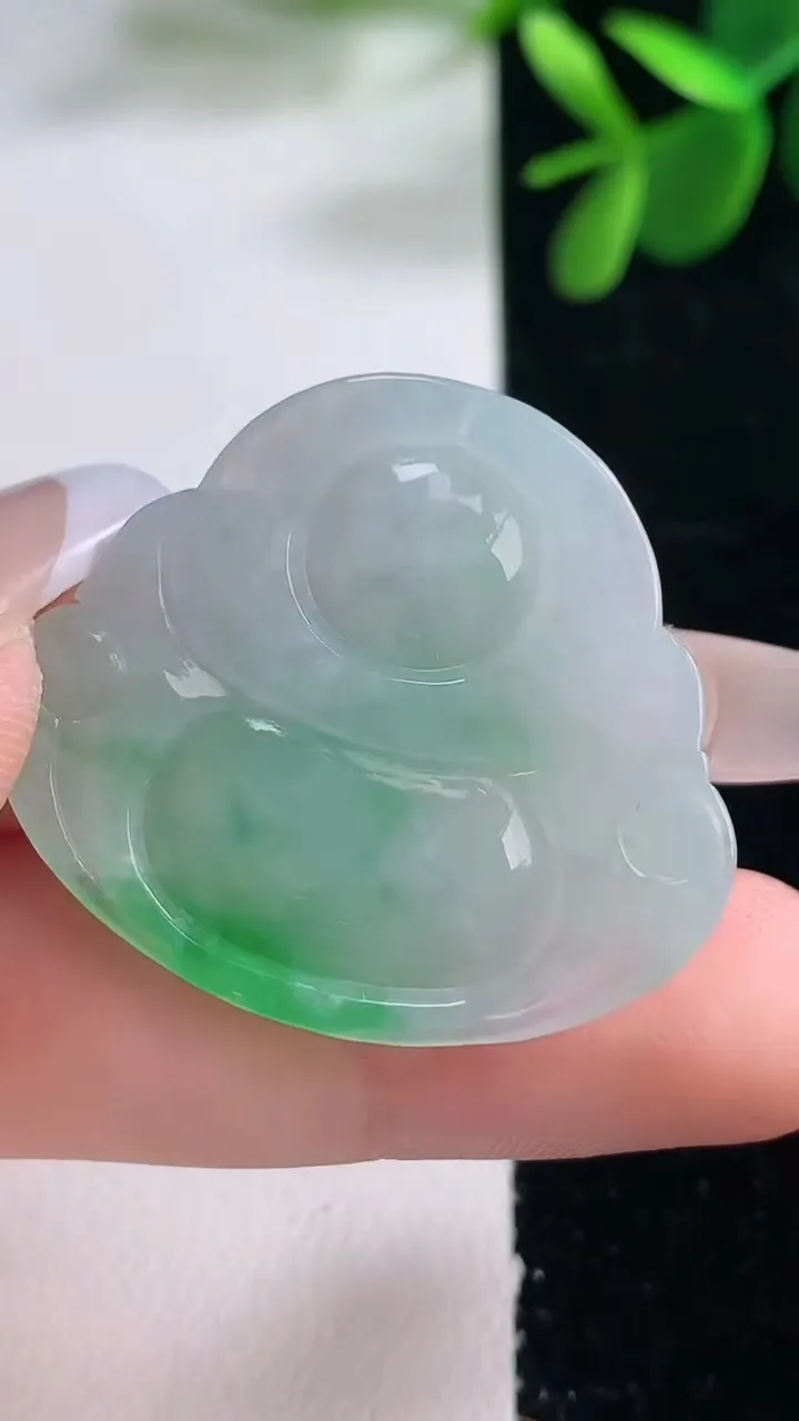 天然A货翡翠佛公吊坠，尺寸29.7-34-5.9，重量:9.06g
12月26日